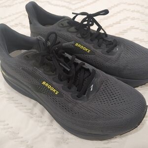 Brooks Ghost 17 Men Size 12.5 Excellent Condition